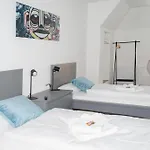 Apartment 5 Nahe Hauptbahnhof,10 Betten,vollausgestattet,neu Saniert,parkplatz,dachterasse