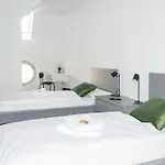 5 Nahe Hauptbahnhof,10 Betten,vollausgestattet,neu Saniert,parkplatz,dachterasse *