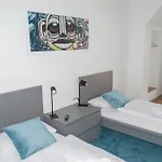 Apartment 5 Nahe Hauptbahnhof,10 Betten,vollausgestattet,neu Saniert,parkplatz,dachterasse Cottbus
