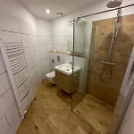 5 Nahe Hauptbahnhof,10 Betten,vollausgestattet,neu Saniert,parkplatz,dachterasse Apartment *
