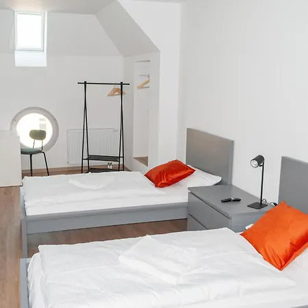아파트 5 Nahe Hauptbahnhof,10 Betten,vollausgestattet,neu Saniert,parkplatz,dachterasse *