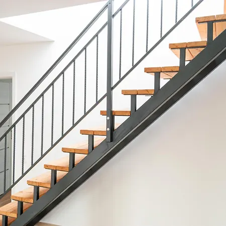 Apartment 5 Nahe Hauptbahnhof,10 Betten,vollausgestattet,neu Saniert,parkplatz,dachterasse Cottbus