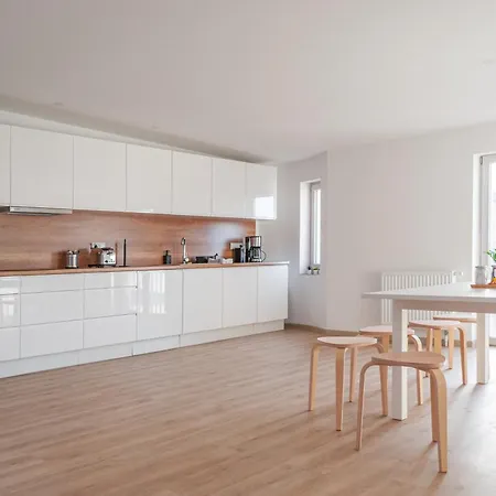 Apartment 5 Nahe Hauptbahnhof,10 Betten,vollausgestattet,neu Saniert,parkplatz,dachterasse