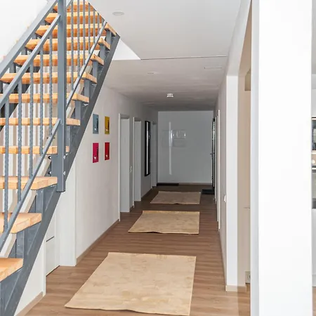 5 Nahe Hauptbahnhof,10 Betten,vollausgestattet,neu Saniert,parkplatz,dachterasse كوتبوس