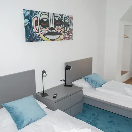 شقة 5 Nahe Hauptbahnhof,10 Betten,vollausgestattet,neu Saniert,parkplatz,dachterasse كوتبوس