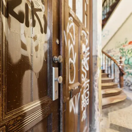 5 Nahe Hauptbahnhof,10 Betten,vollausgestattet,neu Saniert,parkplatz,dachterasse * كوتبوس