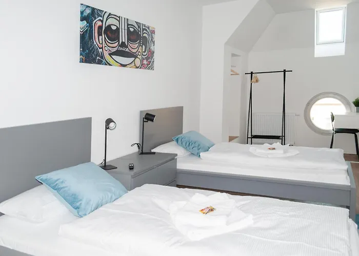 Apartment 5 Nahe Hauptbahnhof,10 Betten,vollausgestattet,neu Saniert,parkplatz,dachterasse