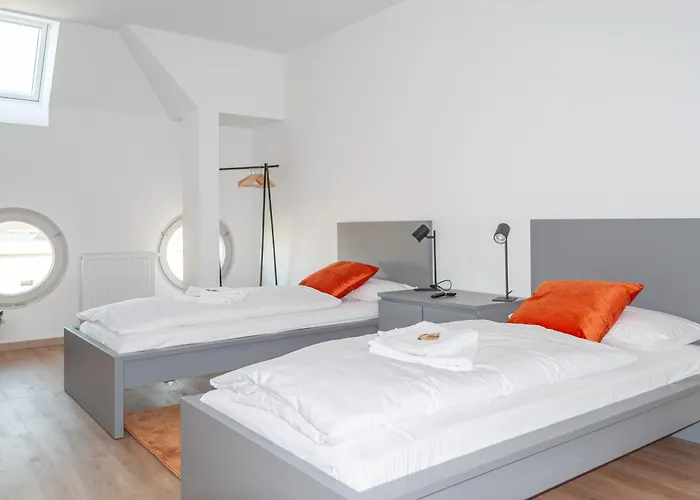5 Nahe Hauptbahnhof,10 Betten,vollausgestattet,neu Saniert,parkplatz,dachterasse Apartment Cottbus