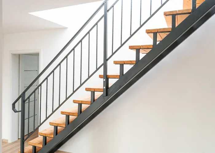 Apartment 5 Nahe Hauptbahnhof,10 Betten,vollausgestattet,neu Saniert,parkplatz,dachterasse Cottbus