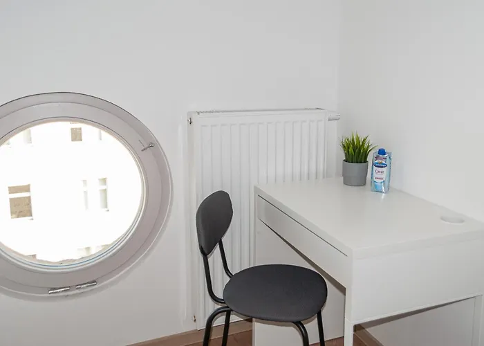 Apartment 5 Nahe Hauptbahnhof,10 Betten,vollausgestattet,neu Saniert,parkplatz,dachterasse *