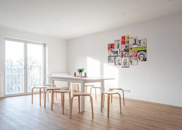 5 Nahe Hauptbahnhof,10 Betten,vollausgestattet,neu Saniert,parkplatz,dachterasse Apartment Cottbus