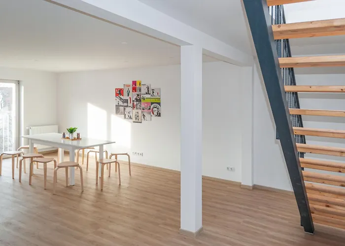 5 Nahe Hauptbahnhof,10 Betten,vollausgestattet,neu Saniert,parkplatz,dachterasse Apartment *